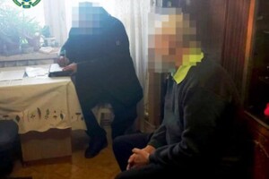 Священник УПЦ МП, який вдарив по голові хлопчика із прапором України, отримав підозру