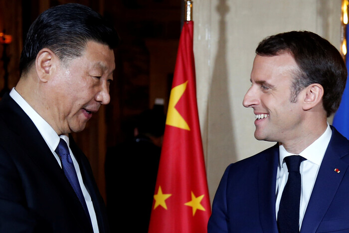 Си Цзиньпин склоняет Макрона «дружить» против США – Reuters