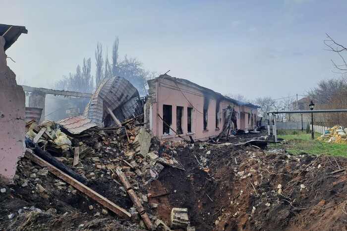 З’явилися фото жахливих наслідків нічного удару окупантів по Донеччині