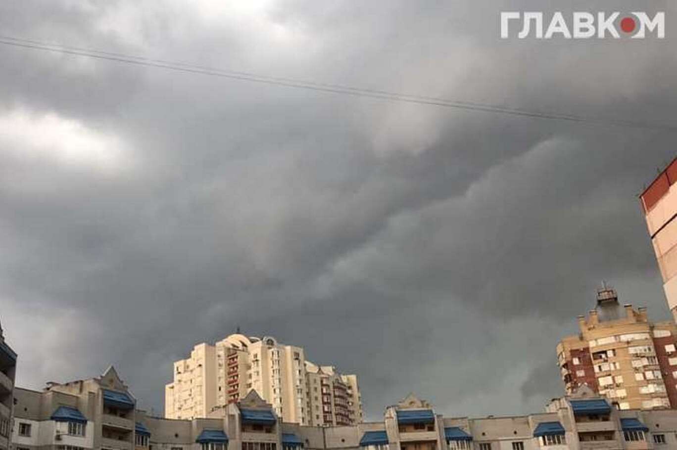 На Київ суне гроза, синоптики попередили про небезпеку 