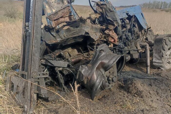 На Київщині тракторист підірвався на ворожій міні, поряд знайшли ще 13