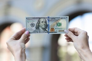 Курс долара перетнув «червону лінію»: експерти дали валютний прогноз