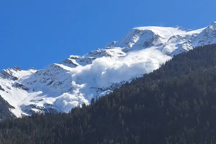 У французьких Альпах зійшла лавина: щонайменше четверо загиблих