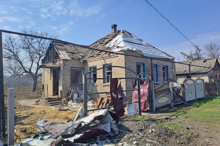 Окупанти обстріляли Курахове на Донеччині: є поранені (фото)