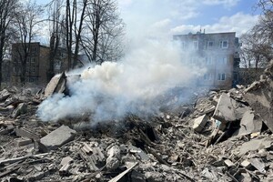 Росіяни вдарили по Авдіївці: знищена багатоповерхівка (фото)
