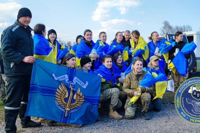 Додому з полону повернулися ще 100 українських захисників: наймолодшому 19 років (фото)