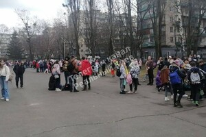 11 квітня надійшло повідомленні про мінування Спеціалізованої школи № 76 імені Олеся Гончара, яка розташована на вулиці Жмеринській, 8