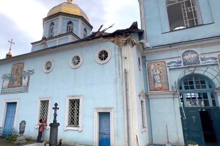 Напередодні Великодня РФ накрила вогнем церкву у Херсоні: відео наслідків