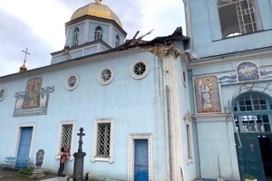 Напередодні Великодня РФ накрила вогнем церкву у Херсоні: відео наслідків