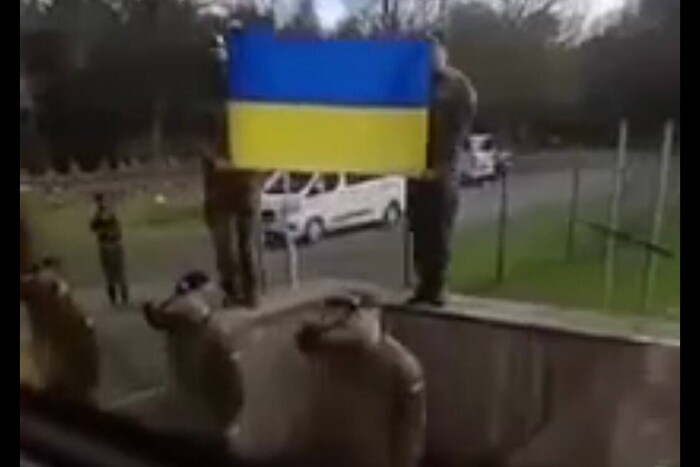 Як британські військові проводжають українських бійців додому: з’явилося відео