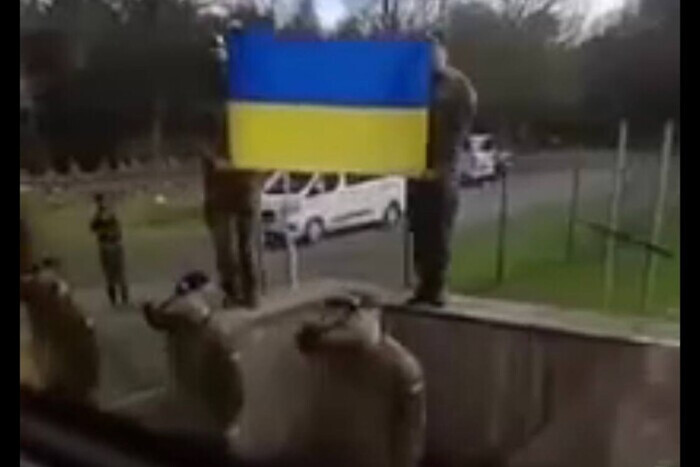 Как британские военные провожают украинских бойцов домой: появилось видео