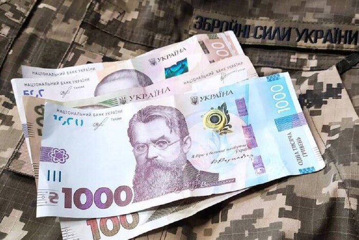 Чи будуть 30 тис. грн військовим? Українці обурені через постанову про скасування доплат