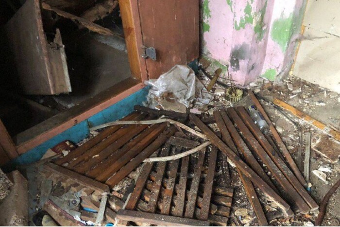 Розтрощені стіни, вибиті двері: що УПЦ МП лишила після себе в Лаврі (фото)