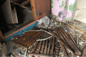 Разбиты стены, выбиты двери: что УПЦ МП оставила после себя в Лавре (фото)