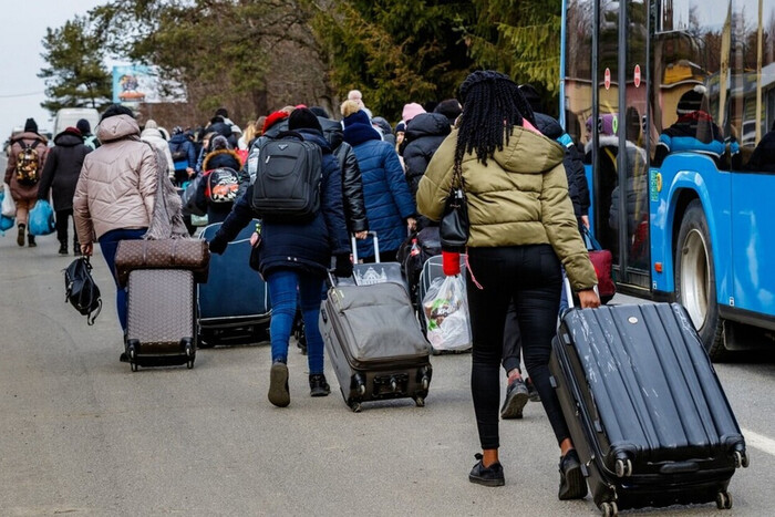 Украинцы не хотят возвращаться из-за границы. Озвучен печальный прогноз
