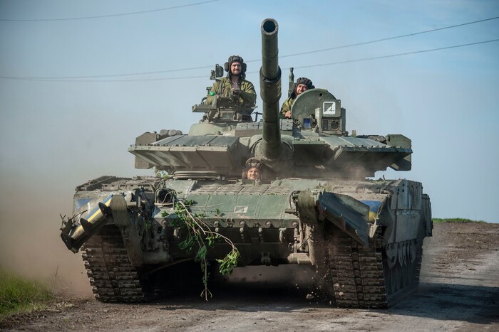 ЗСУ змушені використовувати у боях трофейні російські танки: експерти пояснили причину (фото)