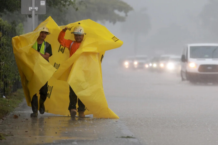 Страшна негода у Флориді: аеропорт та школи закриті через сильну повінь 