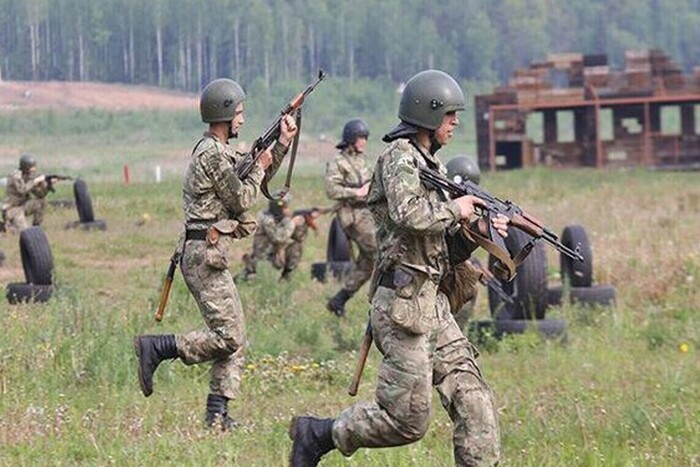 Білорусь перевела свої війська у вищу ступінь боєготовності – Генштаб