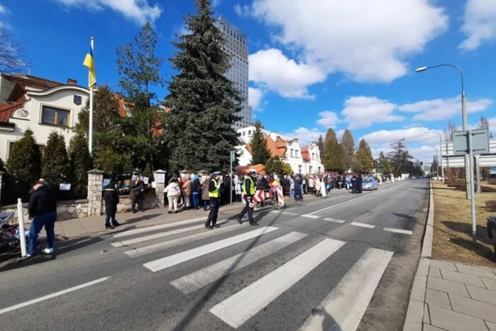 Українець здійснив спробу самоспалення біля генконсульства у Кракові: подробиці