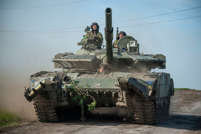 ВСУ вынуждены использовать в боях трофейные российские танки: эксперты объяснили причину (фото)