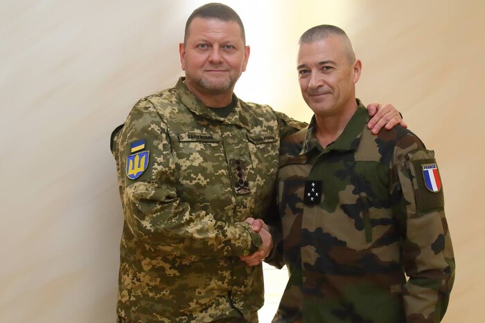 До України вперше приїхав топ-генерал Франції