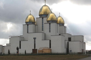 Во Львове неизвестные совершили поджог двух боковых дверей в церкви