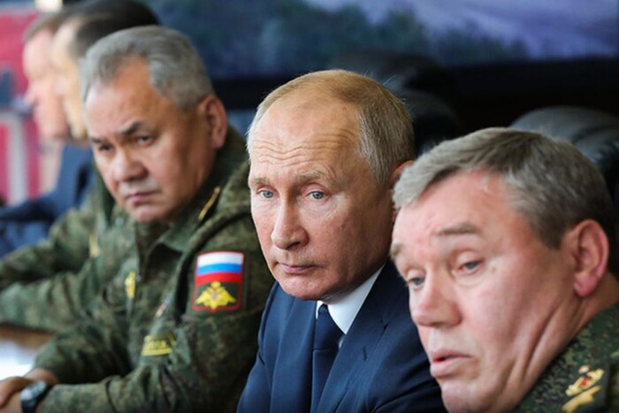 Військове керівництво РФ збиралося зрадити Путіна. Дані розсекречених матеріалів 