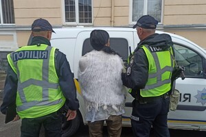 Львівщина: нетвереза водійка кидалася на патрульних із мачете