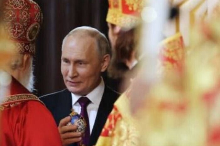 Путин на Пасху пришел в церковь, где отгородился от простых людей (фотофакт)