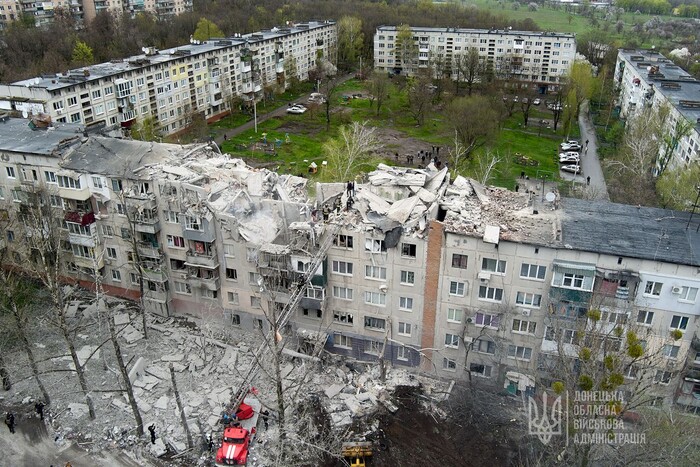 У Слов'янську завершилися рятувальні роботи: 15 людей загинули, 24 поранені