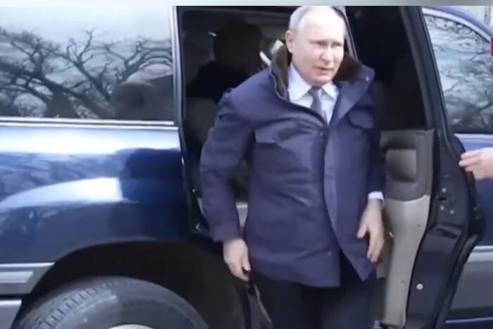 А штаб де, у Кремлі? Мережа висміяла візит Путіна в окуповані області України (фото, відео)