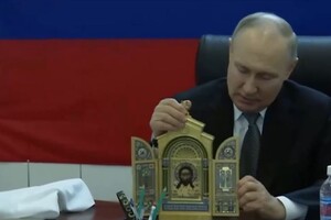 Путін привіз окупантам на фронт «страшну зброю» (відео)