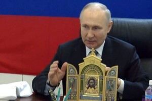 Путін привіз ікону на окуповану Україну. Про що це свідчить
