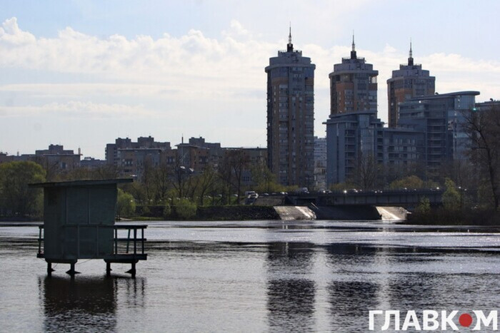 Наводнение в столице: Днепр затопил Гидропарк (фото)