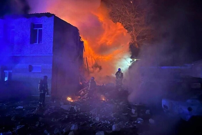 Масштабна пожежа та руйнації: фото наслідків удару по Одещині
