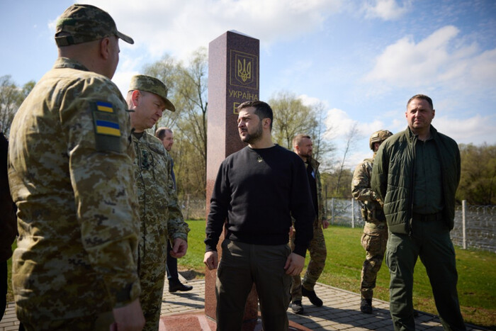 Зеленский посетил границу с Беларусью (фото, видео)