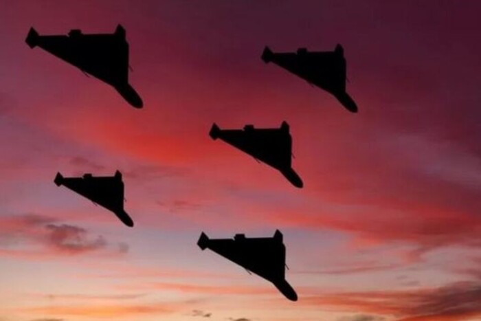 Запуск ворожих дронів та причина спалаху в небі над Києвом: головне за ніч