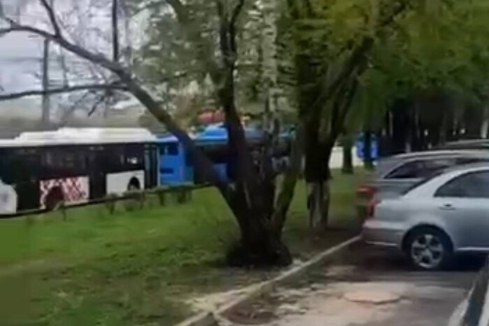 У Бєлгороді на місці вибуху авіабомби знайдено ще одну: вона не розірвалась (відео)