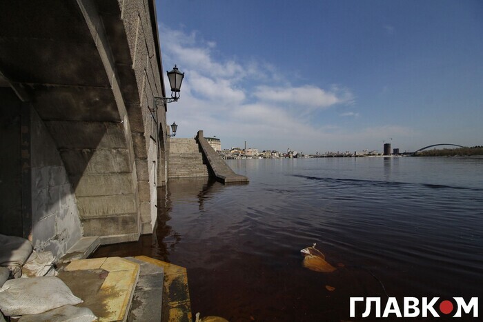 Уровень воды Днепра в столице идет на убыль