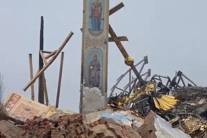 «Русскій мір» перетворив на руїни свою ж церкву у Мар’їнці (відео)