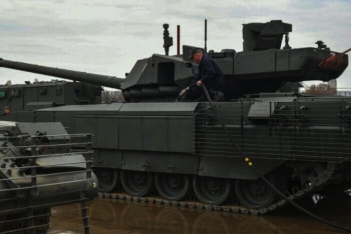 Росія заявила, що перекинула в Україну «новітні танки» Т-14