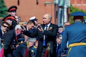 Володимир Путін пішов на вкрай незвичайний крок, скасувавши ряд військових парадів у регіональних столицях