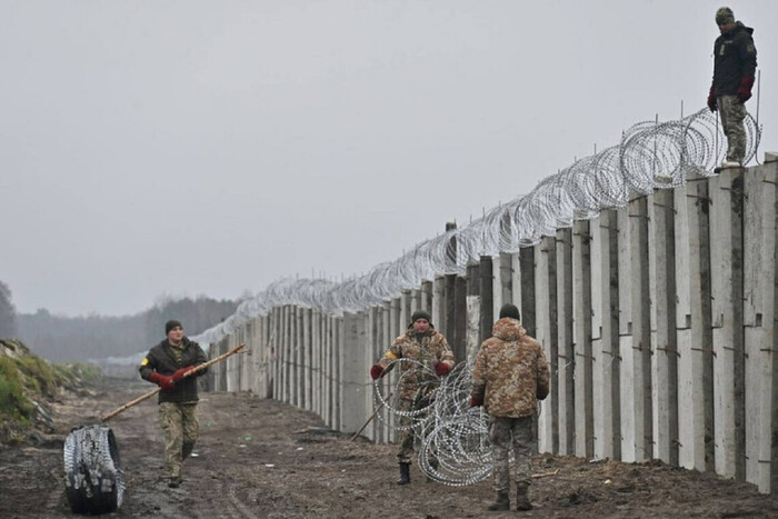 Украинские пограничники начали включать белорусам воздушную тревогу (видео)