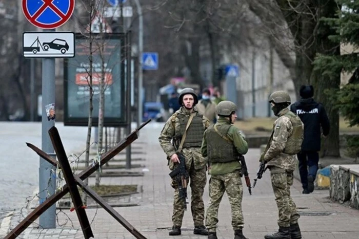 Ворог біля воріт. Про те, як Київ виживав у перший місяць війни, знято фільм