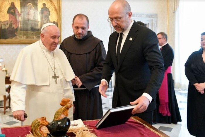 Шмигаль зустрівся з Папою Римським та зробив йому пропозицію (фото, відео)
