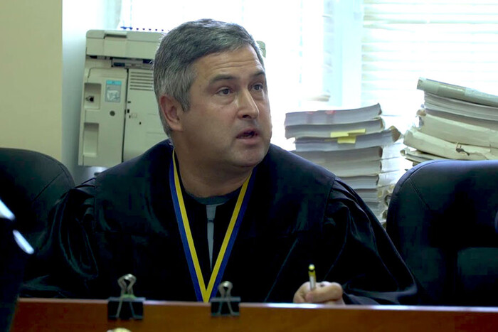 Одіозний суддя Аблов спробував піти по-тихому з усіма виплатами. План зірвали антикорупціонери