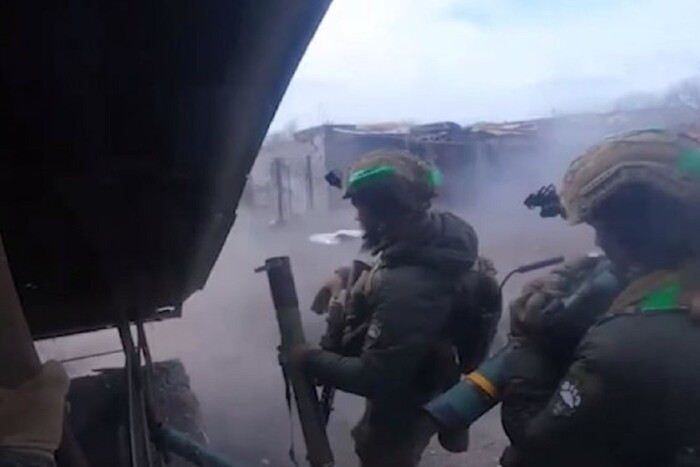 Бійці ССО показали кадри вуличних боїв у Бахмуті (відео)