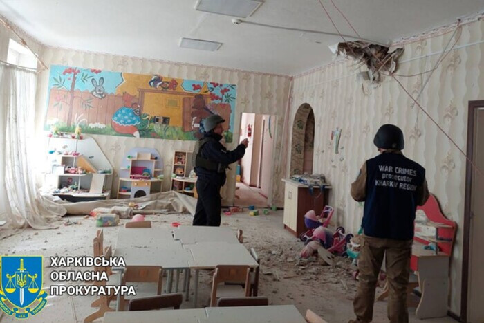 Захватчики обстреляли детский сад в Волчанске (фото)