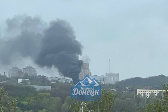 Россияне обстреляли автобус в Донецке, есть жертвы (видео)