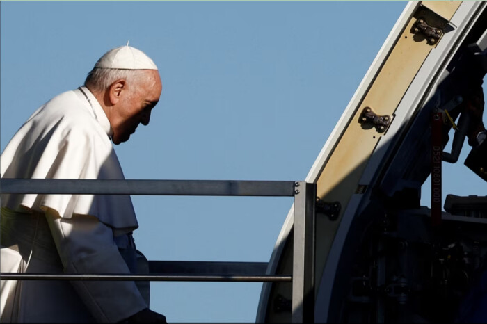Франциск прибув до Угорщини: ЗМІ назвали деталі візиту